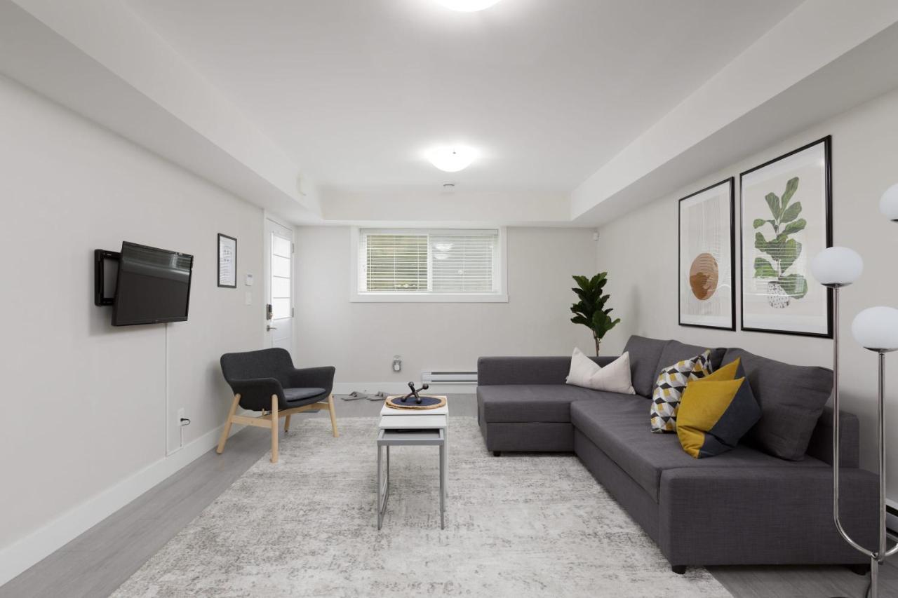 Tastefully Furnished And Newly Updated 2 Bd Central Lynn Valley North Vancouver 빌라 외부 사진