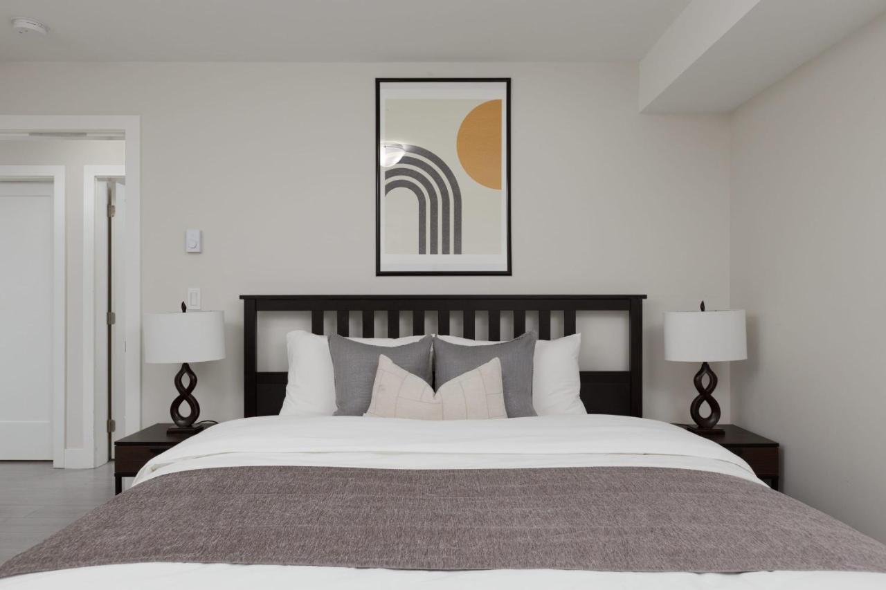 Tastefully Furnished And Newly Updated 2 Bd Central Lynn Valley North Vancouver 빌라 외부 사진