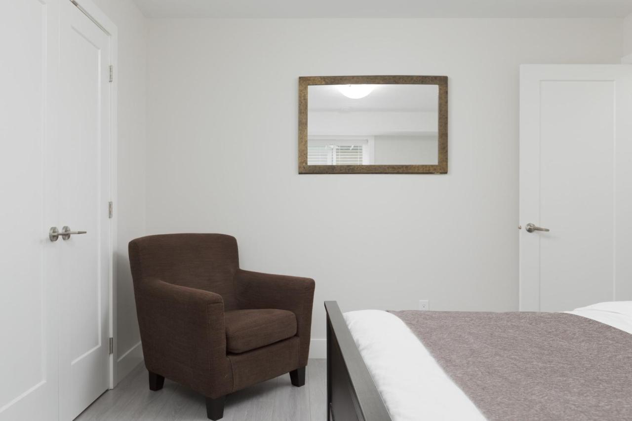 Tastefully Furnished And Newly Updated 2 Bd Central Lynn Valley North Vancouver 빌라 외부 사진