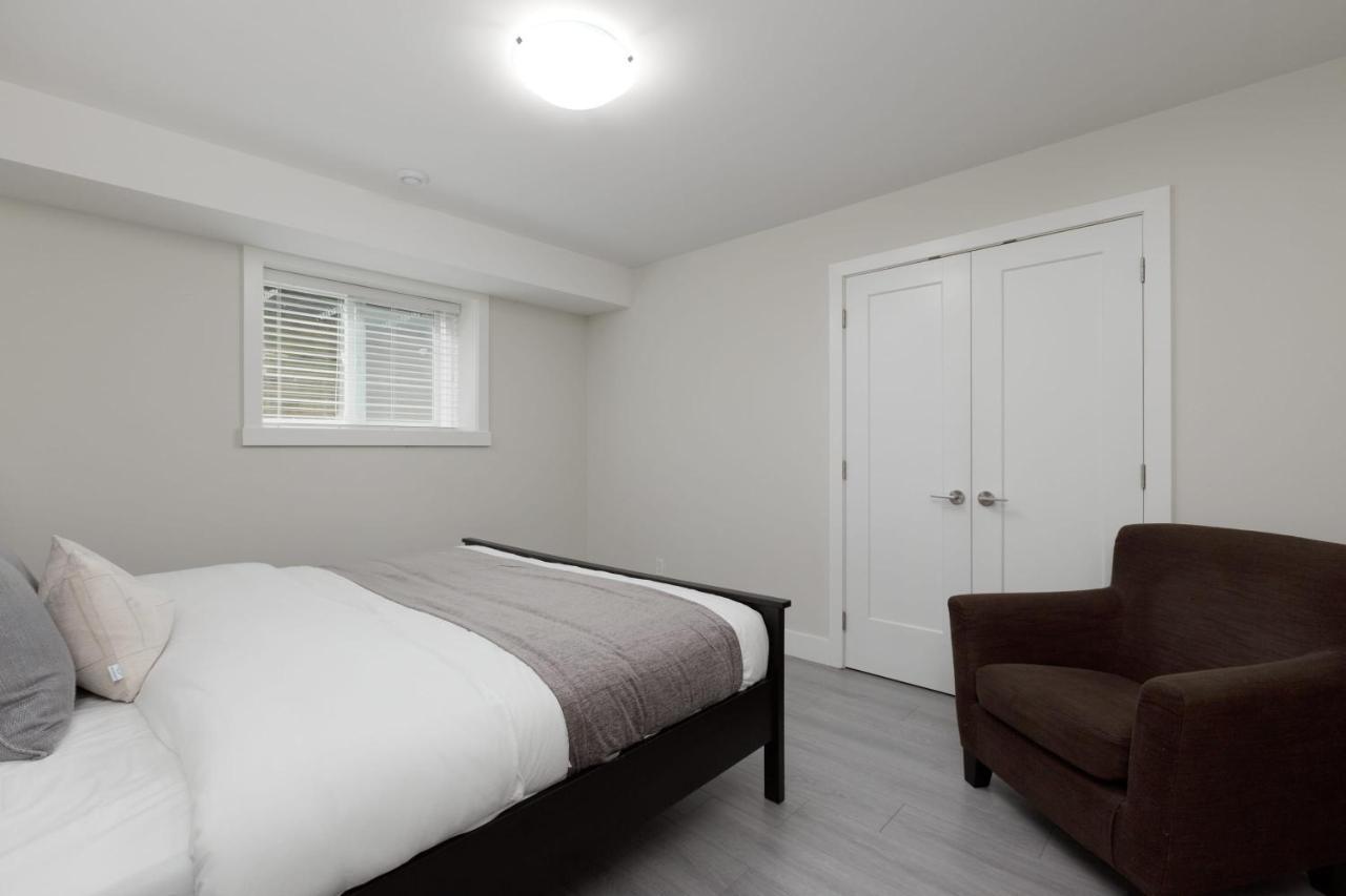 Tastefully Furnished And Newly Updated 2 Bd Central Lynn Valley North Vancouver 빌라 외부 사진