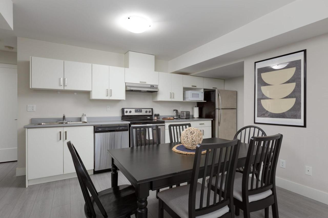 Tastefully Furnished And Newly Updated 2 Bd Central Lynn Valley North Vancouver 빌라 외부 사진
