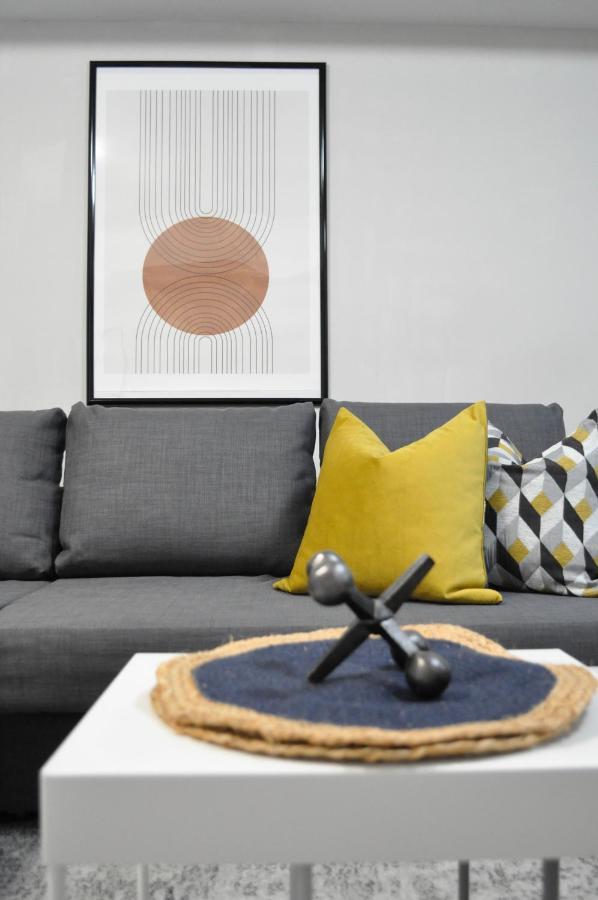 Tastefully Furnished And Newly Updated 2 Bd Central Lynn Valley North Vancouver 빌라 외부 사진