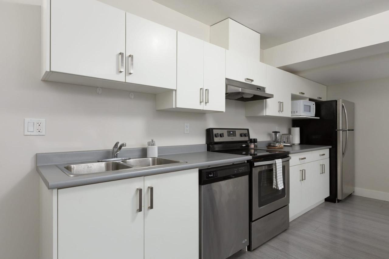 Tastefully Furnished And Newly Updated 2 Bd Central Lynn Valley North Vancouver 빌라 외부 사진