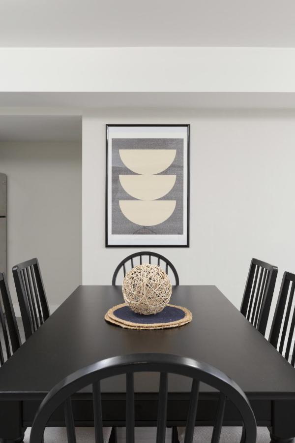 Tastefully Furnished And Newly Updated 2 Bd Central Lynn Valley North Vancouver 빌라 외부 사진