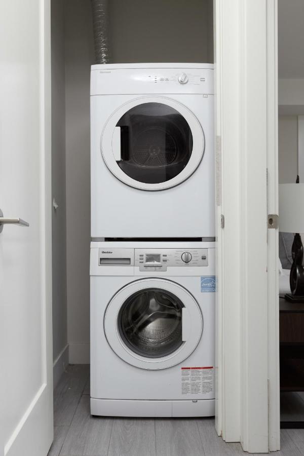 Tastefully Furnished And Newly Updated 2 Bd Central Lynn Valley North Vancouver 빌라 외부 사진